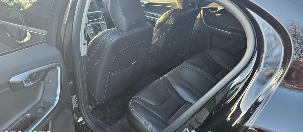 Volvo S60 cena 61500 przebieg: 144700, rok produkcji 2017 z Siedlce małe 137